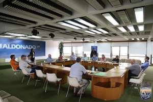 Reunión clave: gobierno departamental convocó a los prestadores de salud públicos y privados