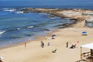 Desde este lunes se retiran los guardavidas de las playas para desalentar a la población y que no concurra