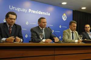 Cuarentena y subsidio para empleados públicos y privados mayores de 65 años; tampoco se podrá salir del país por parte de los uruguayos