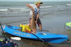 Unos mil pescadores piden que se les permita la captura en kayak para poder alimentarse