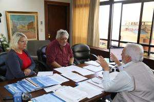 IDM procura atender situaciones de 750 artesanos y feriantes