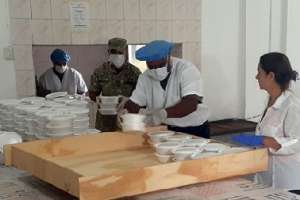 Intendencia y Batallón de Ingenieros N° 4 elaboran viandas para La Capuera