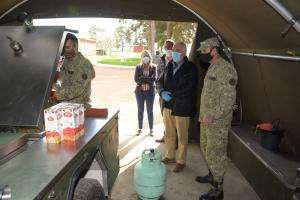 Bentancur visitó el Batallón de Ingenieros N° 4 donde se elaboran viandas hacer frente a la emergencia alimentaria