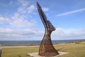 IDM pone en valor un punto emblemático con la escultura Ballena Franca Austral y la designación “Magallanes-Elcano”