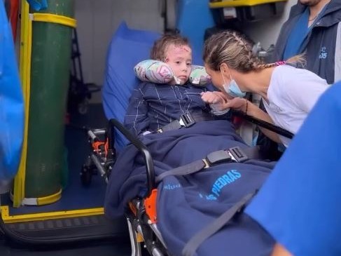 El niño que sobrevivió a un accidente donde perdió a toda su familia tuvo emotivo recibimiento en Salto