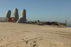 Desarrollan trabajos de conservación de la duna en Parada 1 de Playa Brava