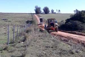 Acondicionan caminos y rutas del departamento