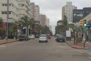 No se cumplió en todo el horario la peatonización de la avenida Gorlero; faltó la gente