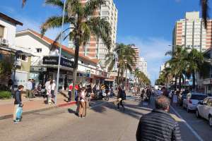 Los skaters le dieron "color" a la peatonalización de la avenida Gorlero