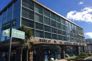 Funcionaria del BROU de Punta del Este fue a acompañar a una persona y contrajo el Covid-19 en Médica Uruguaya en Montevideo