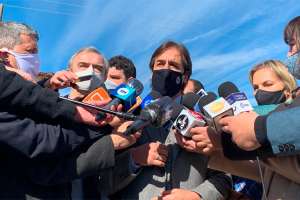 Lacalle Pou exhortó a evitar reuniones sociales en Noche de la Nostalgia