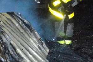 Intensa tarea de bomberos: tres incendios se registraron este sábado; en uno de ellos una familia se salvó milagrosamente