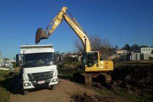 Plan de obras continúa con limpieza de cañadas en varias zonas