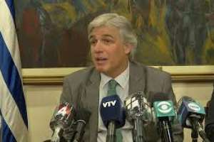 Bustillo se comprometió a agilizar los trámites de residencia de ciudadanos argentinos, anunció Echeverría  