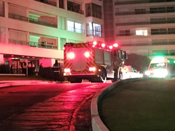 Varias personas resultaron afectadas por el humo tras incendiarse en la sala de tableros eléctricos en una torre del complejo Lincoln Center