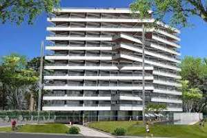 Se agrava el conflicto en la torre Punta Roosevelt; la empresa anunció reducción de la plantilla de obreros