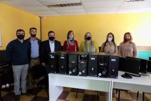 Se entregaron 7 computadoras al liceo de Aiguá, donadas por la Cámara de Diputados