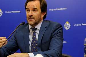 Ministro Cardoso: en pocos días el gobierno definirá si abre fronteras para turistas