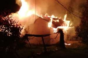 Incendio arrasó una finca en La Capuera esta madrugada, pero no hubo lesionados