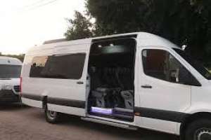 Transporte turístico se movilizó en Maldonado: “tenemos facturación cero hace 8 meses”, alegan los empresarios