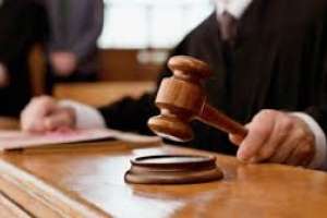 Formalizaron a una adolescente que agredió a una agente policial