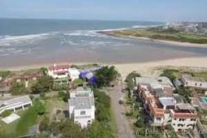 “No tiene sentido que por no ser residente legal no se pueda entrar”, dice médico argentino con casa en La Barra