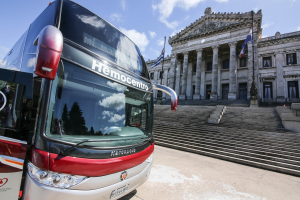 Día Nacional del Donante Voluntario de Sangre: Hemobus en la Explanada del Parlamento
