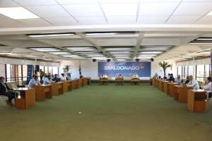 Intendencia y empresas de transporte acordaron el uso obligatorio de tapabocas dentro de las unidades