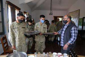 Se realizó un taller para mozos en el Batallón de Ingenieros Nº 4