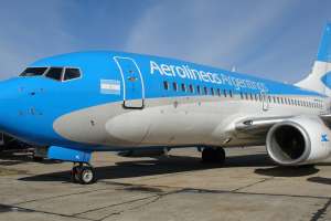Aerolíneas Argentinas anunció la suspensión del comienzo de vuelos entre Buenos Aires y Montevideo y Punta del Este