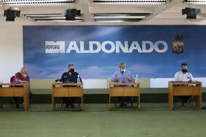 Desde hoy: CECOED habilitó funcionamiento de locales gastronómicos hasta dos horas más
