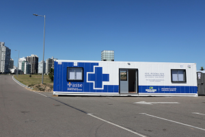 Contenedor para la realización de hisopados gratuitos en Punta del Este amplió su capacidad a 150 test diarios