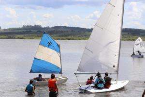 “Viento en popa”: integración de niños de La Capuera a través del deporte náutico