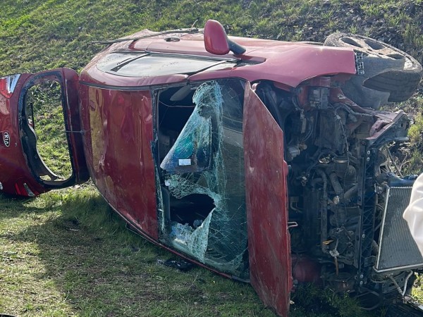 Siniestro de tránsito en Piriápolis: volcó un auto y dejó varios lesionados