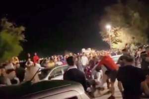 Incidentes en la “ramblita” de Piriápolis: jóvenes protagonizan pelea a golpes de puño, patadas y botellazos