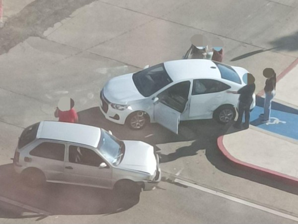 Choque entre dos aut...