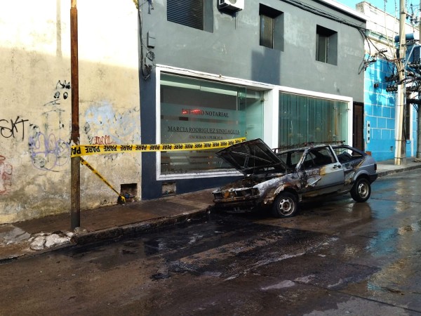 Quemaduras en brazo y cuero cabelludo por incendio de un auto