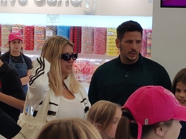 Wanda Nara generó furor durante una recorrida por Punta Shopping