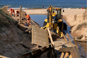 IDM efectúa reparaciones en pasarelas afectadas por el último temporal