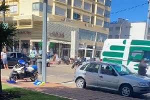 Una moto y un auto colisionaron en Punta del Este