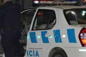 Mujer ebria provocó desorden, intentó agredir a la policía y dañó móvil