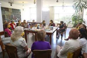 Zonta continúa con su aporte a la Biblioteca de género de la Intendencia