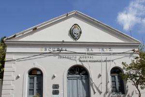 Intendencia repondrá las letras que luce la fachada de la antigua Escuela Ramírez de Maldonado