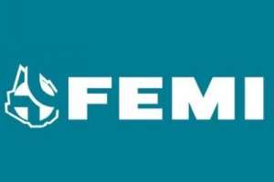 Con demoras de hisopados y ausentismo médico FEMI propone que enfermeras vacunen