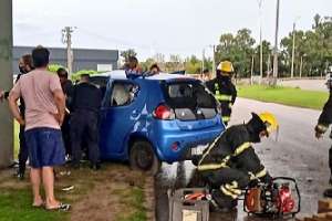 Conductor lesionado grave tras impacto de auto contra pilar de puente de Bvar. Artigas