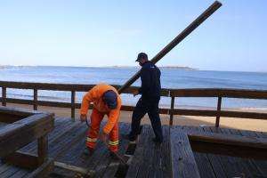 Intendencia repara pasarelas en la zona costera
