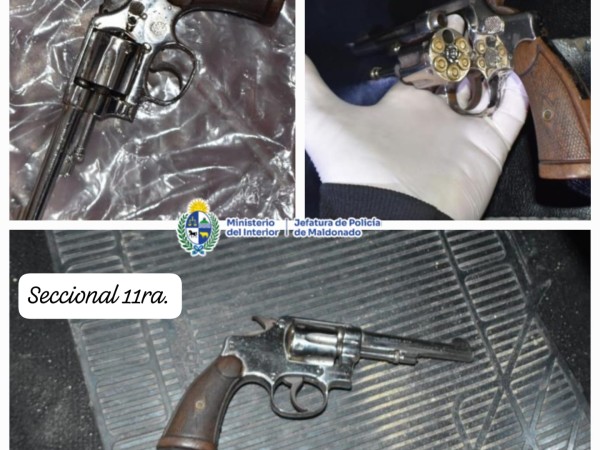 Interceptaron un taxi en un operativo policial y uno de los pasajeros tenía un arma