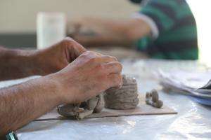 Área de Cultura sorteó los cupos para los talleres de dibujo y pintura, cerámica, plástica infantil, y grabado