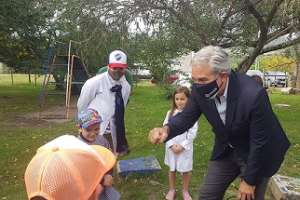 Presidente del CODICEN visitó escuela de Nueva Carrara en regreso a la presencialidad