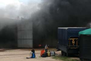 Dos depósitos quemados y una casa salvada es el saldo de un incendio en la salida de San Carlos